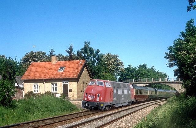 H0 scale Danske Statsbaner (DSB) Class ‘MD’ (DB V200.5/BR 220.5), machine ‘1053’ (What-if/Märklin 3021 conversion)