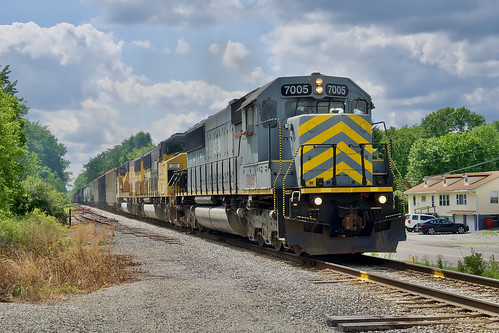 6-14-23, Ohio Central SD50 7005 Ex. KCS 7005. Trailing units are LTEX SD60M 2280 and 2442, ex. UP units. Crossing Mink St. eastbound west of Pataskala, OH.
And a friendly wave from the engineer!