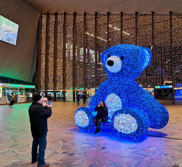 Posing with the blue bear of Christmas