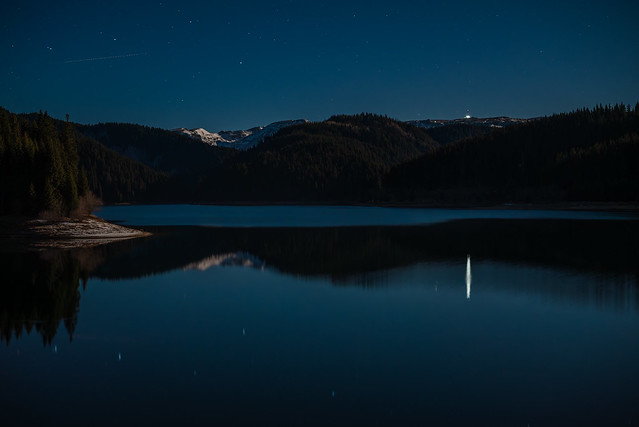 Bolboci lake at full moon