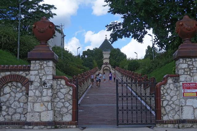 Zsolnay mausoleum 122a