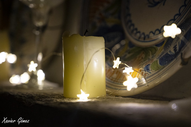 Espelma i decoració de Nadal, Candle and christmas decoration.