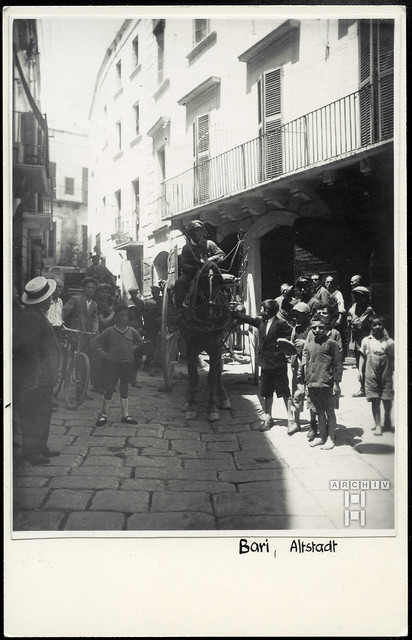 ArchivTappen40(4N)180 Altstadtszene, Bari, Italien, 1920er