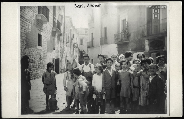 ArchivTappen40(4N)181 Altstadtszene, Bari, Italien, 1920er