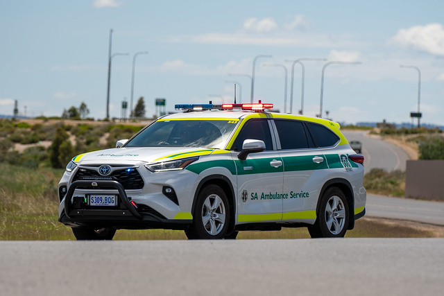 SA Ambulance (Fleet 543) | Lima Papa 1 | Toyota Kluger