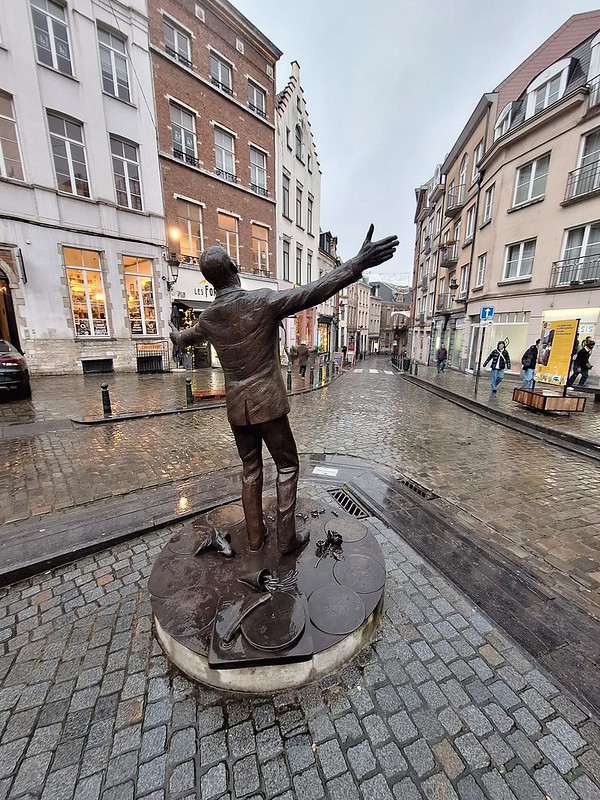 Estatua de Jacques Brel en Bruselas