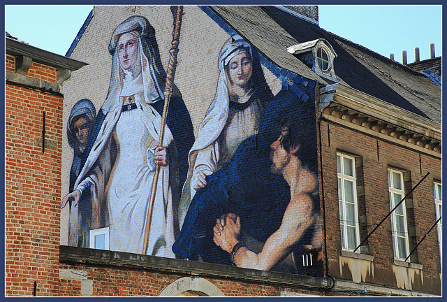 Fresque de Sainte-Waudru de Andrea Ravo Mattoni, rue du Chapitre, Mons, Belgique