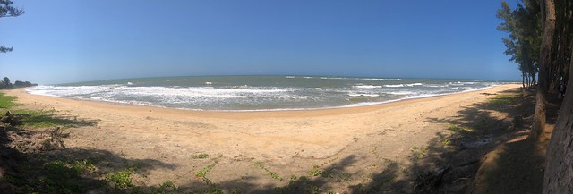 Manakara beach and the Indian Ocean