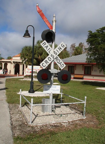 Railroad Museum of Southern Florida - Fort Myers This excellent small museum boasts a 2-mile long 10&amp;quot; gauge miniature railway ride, some lovely historic layouts in O, S and HO gauges and an historic Floridan locomotive on display.
At Railroad Museum of South Florida, Lakes Regional Park, Fort Myers, FL, USA