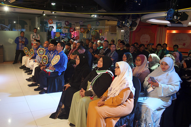 Antara penyokong kumpulan marhaban yang hadir memeriahkan minggu separuh akhir Pentas Marhaban TV AlHIjrah