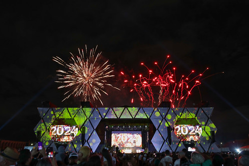 01/01/2024 - Mais de 80 mil pessoas celebram a virada de ano na Esplanada