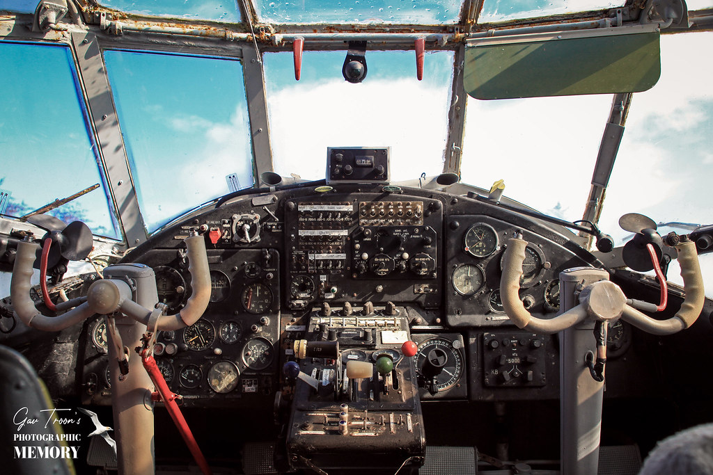 Antonov AN-2 cockpit