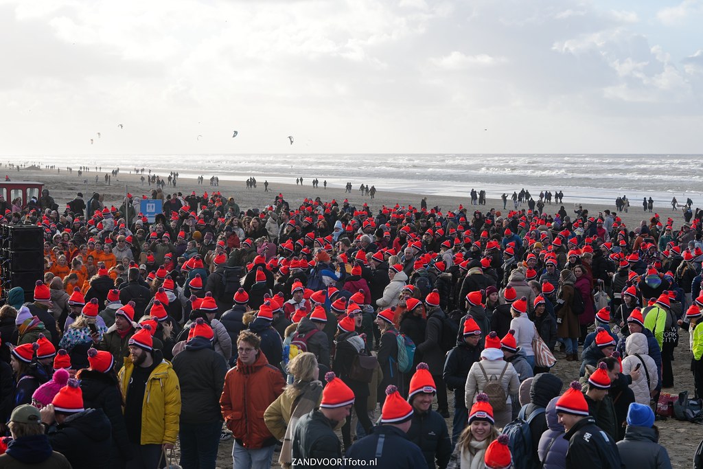 A7403005ZANDVOORTfoto_nl - Life at the beach January 2024