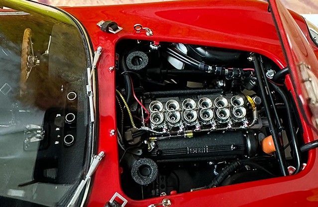 Mo hinh o to Ferrari 250 GTO 1 18 CMC (10)