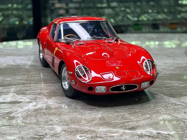 Mo hinh o to Ferrari 250 GTO 1 18 CMC (1)