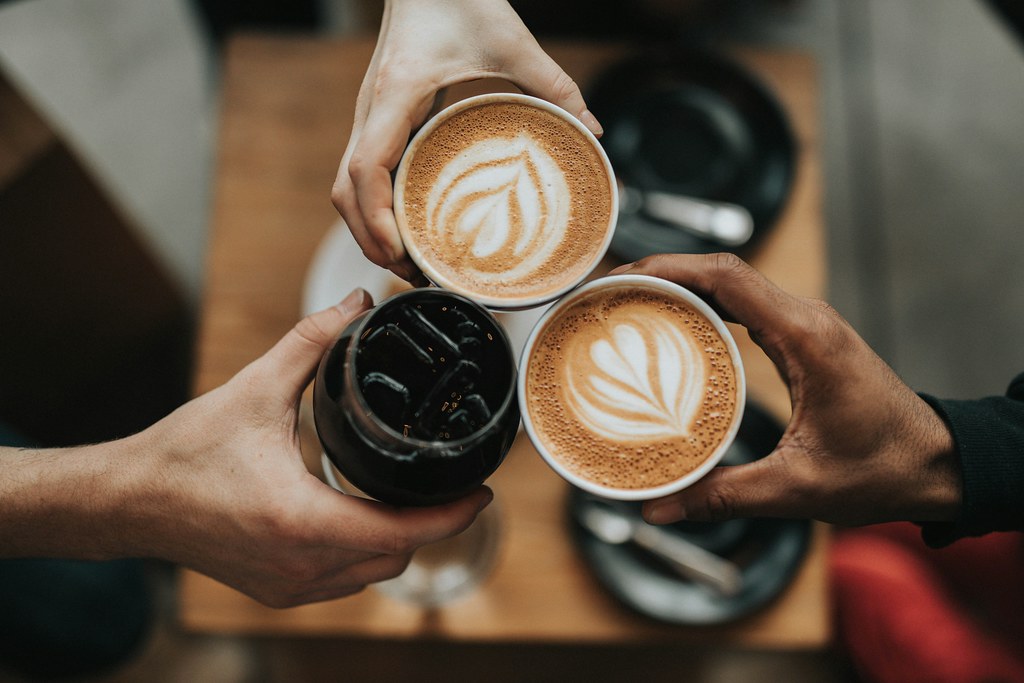 據估計，全球每天消耗20億杯咖啡，每年產生大約6000萬噸的咖啡廢渣。照片來源：Nathan Dumlao／Unsplash