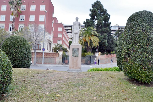 MONUMENT AL DOCTOR DOMÈNEC MARTÍ I JULIÀ (1936), de JOSEP DUNYACH SALA i JOSEP RICART MAYMIR