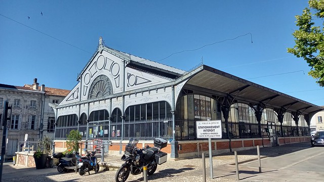 Halle de marché à Jonzac (Charente-Maritime)