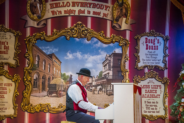 Piano player - The Golden Horseshoe Stage - Disneyland