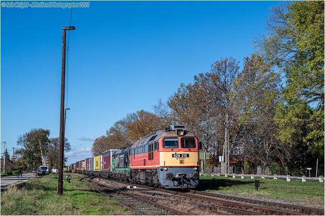 Line5 Diverts Sergey Mav  M62 - 628.315 and D.I.T TXL Logistics Vectron 193.264 head diverted train No.40671 Koln Elfeltor - Curtici at Kisbér on 12-11-2023