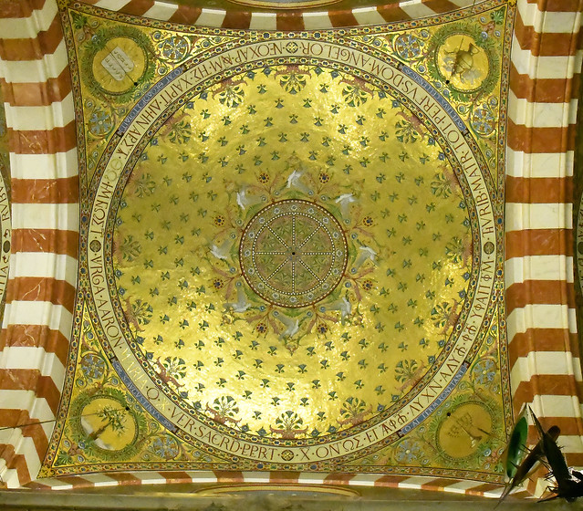 plafond de Notre Dame à Marseille