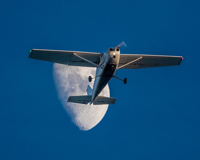 Cessna 172 vs. Moon