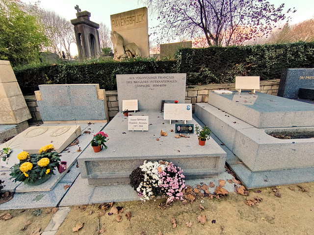 04 - Paris en décembre 2023 - le carré des tombes communistes dans le cimetière du Père Lachaise