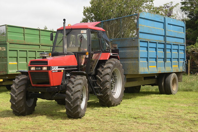 Case International 1594 Hydra-Shift Tractor with a Silage Trailer