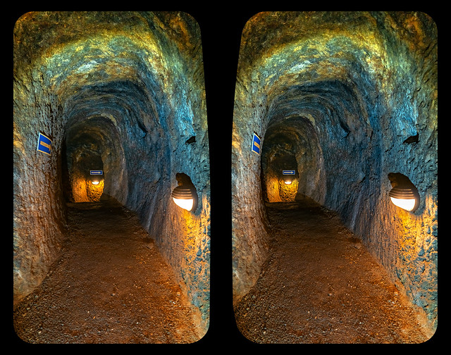 Underneath the town of Penig 3-D / CrossView / Stereoscopy