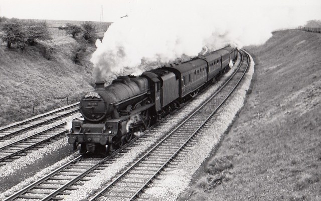Ex-LMSR Stanier Jubilee 4-6-0 45564 NEW SOUTH WALES south of Bromsgrove with The Devonian.