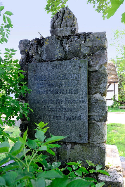 1844  Denkmal Rosa Luxemburg - Kämpferin für den Frieden und Sozialismus, Vorbild der Jugend; Fotos von Groß Nemerow,  Ortsteil der gleichnamigen Gemeinde   im Landkreis Mecklenburgische Seenplatte in Mecklenburg-Vorpommern.