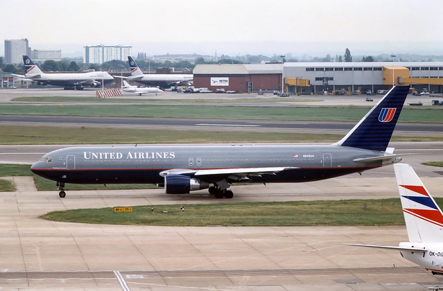 Boeing 767-322ER N643UA Heathrow July 1998