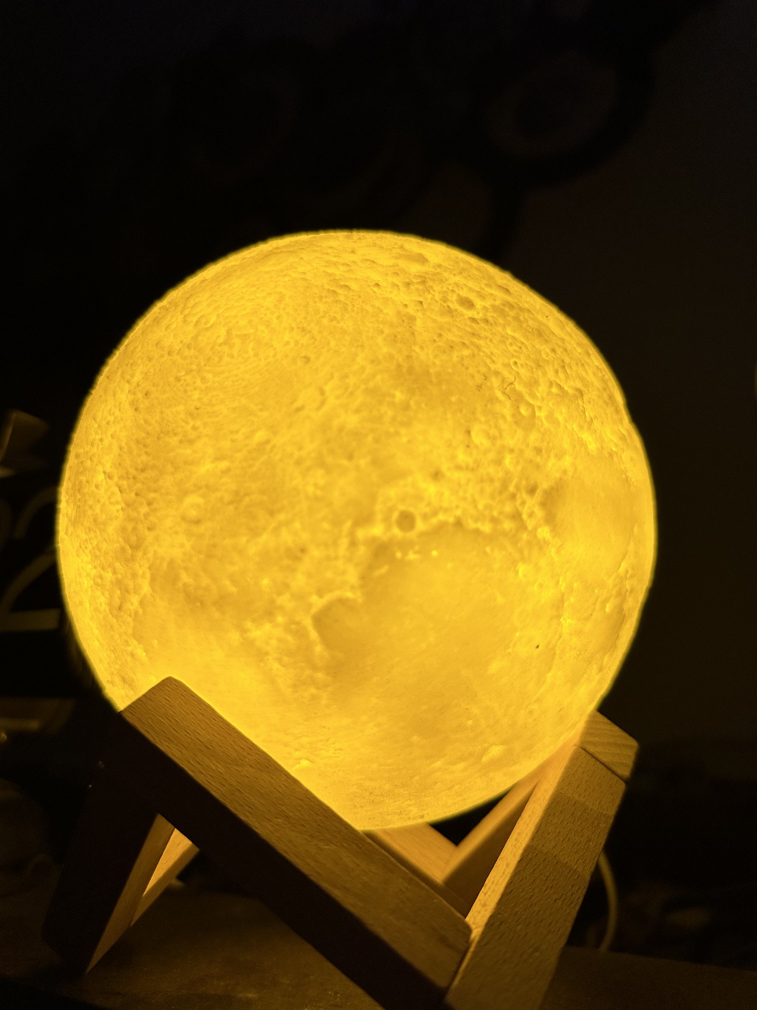Full moon (lamp)