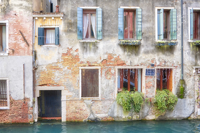 Venetian windows (The colors of Venice)