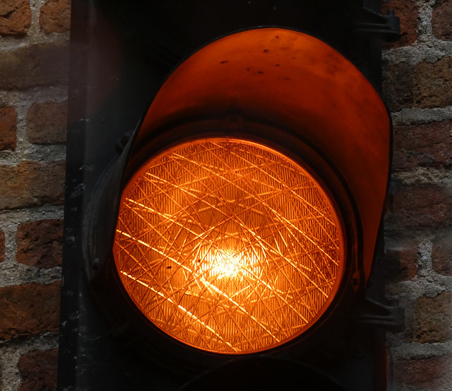 Orange traffic light. Brugge. Oranje Stoplicht. Feu orange. ​ Orangefarbene Ampel.