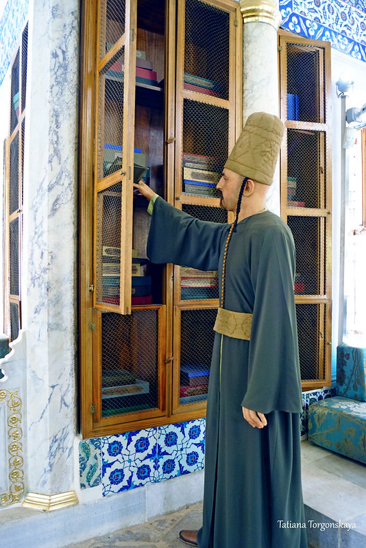 Внутри библиотеки Ахмеда III