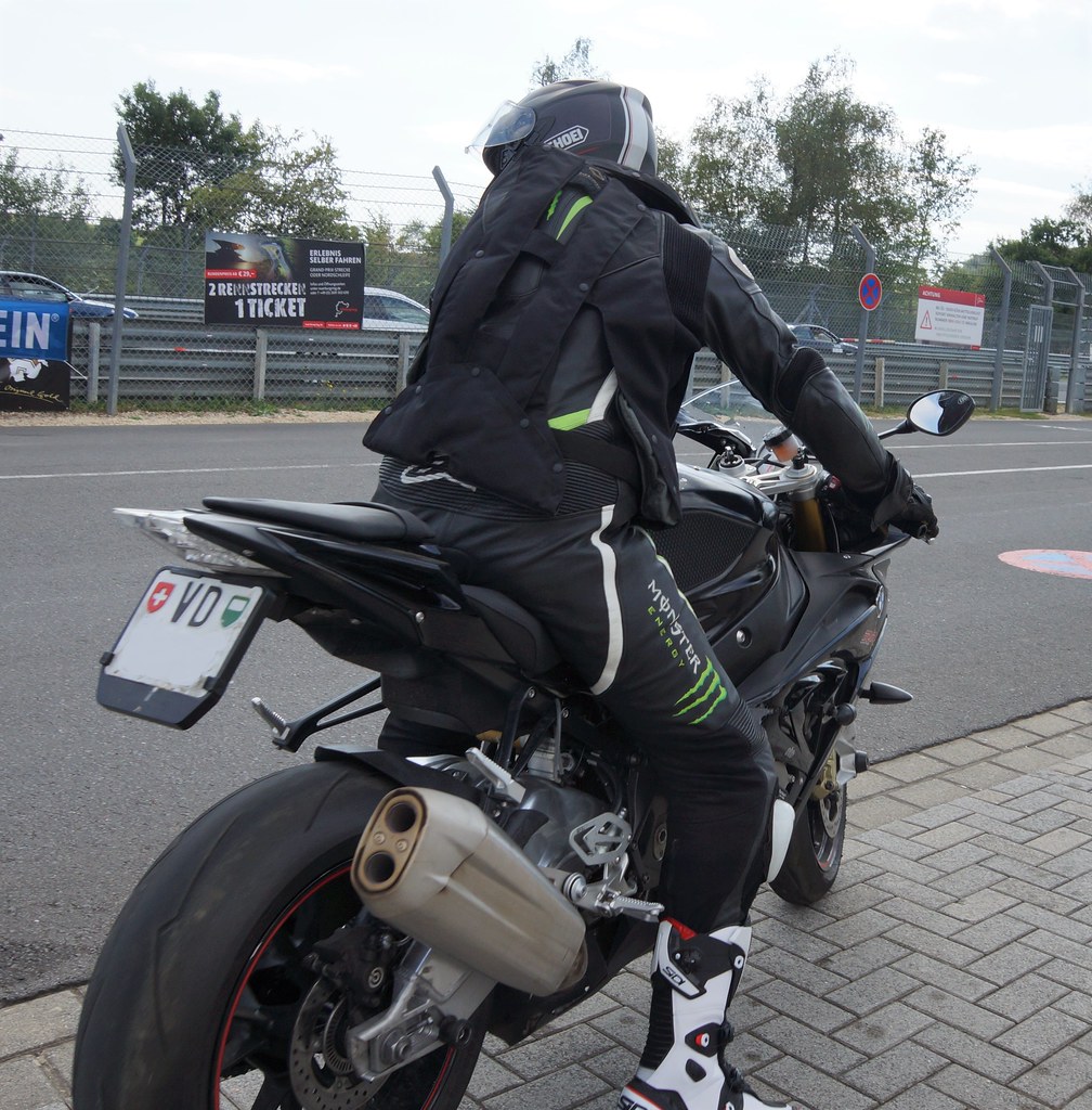 Biker dressed in onepiece Alpinestars leather suit and SIDI Mag-1 racing boots (23)