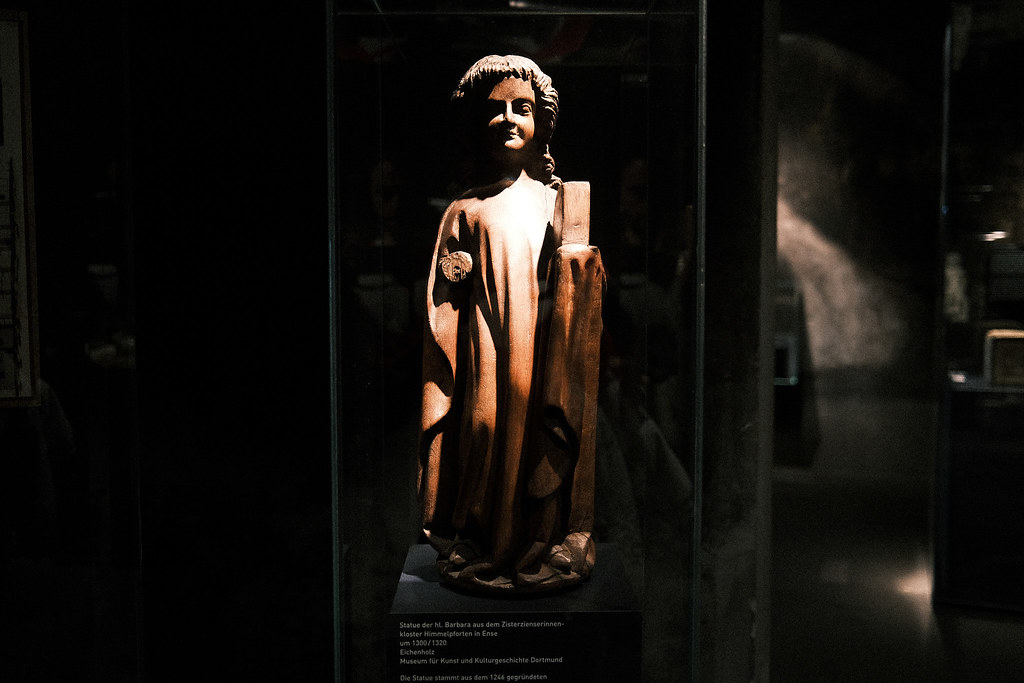 Statue of St. Barbara from the Cistercian monastery Himmelpforten in Ense around 1300/ 1320