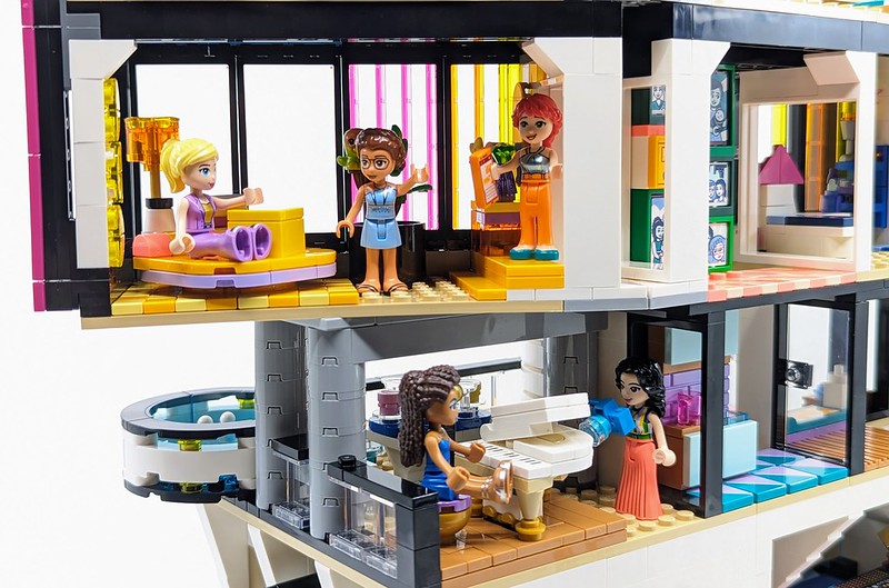 42639: Andrea's Modern Mansion Set Review
