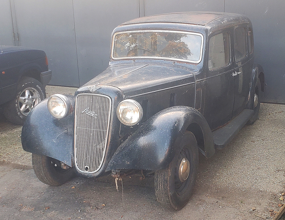 D26915.  1937 Austin 10.