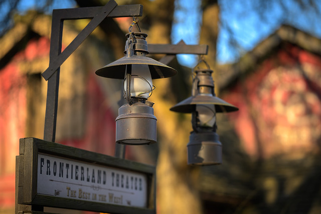 Disneyland Paris Frontierland Theatre Lamp