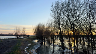 Zonsondergang op de Lekdijk
