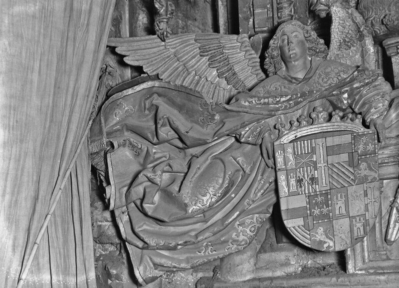 Ángel en la capilla mayor de la catedral, obra de Juan de Bruselas. Fotografía de Georg Weise hacia 1925 © Bildarchiv Foto Marburg
