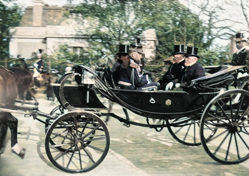 The King's carriage leaving Longchamps with French Prime Minister Loubet and British King Edward VII, 1903.