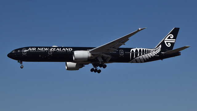 Air New Zealand (All Blacks Livery) 777-319(ER) (ZK-OKQ) LAX Approach 4
