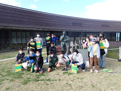 Nishihara Elementary School students visited OIST