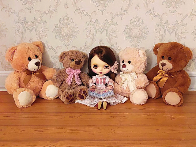 Ari Blythe doll & teddy bears