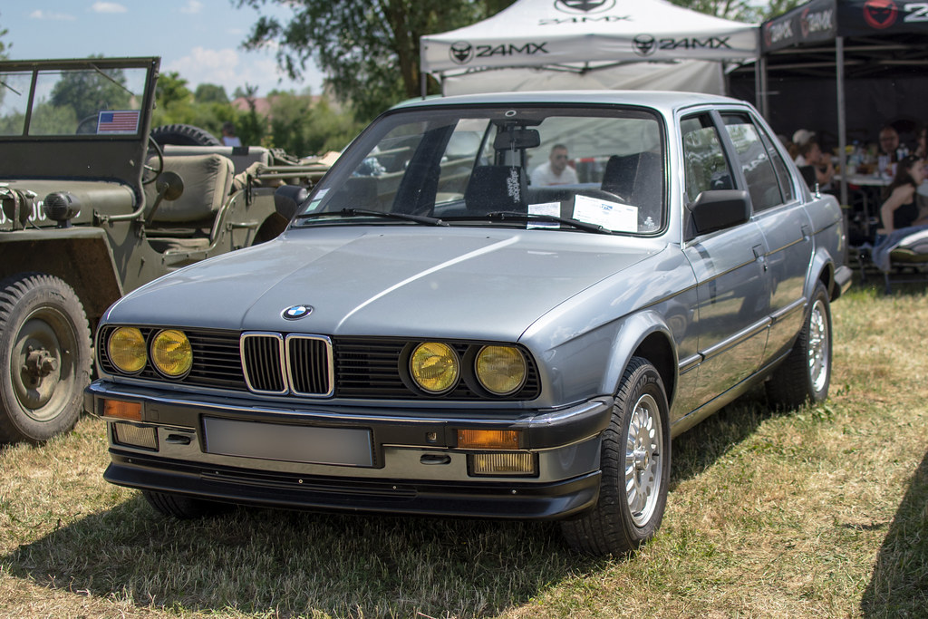 BMW serie 3 E30 325 I 1986 - 11 juin 2023 - rassemblement Retro-Meus-Auto-2023