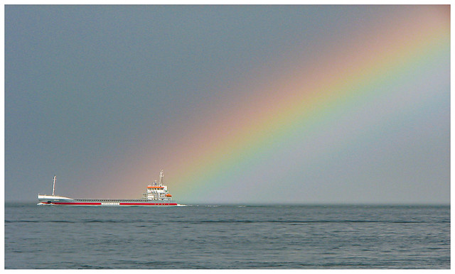 Regenbogen Frachter - Rainbow freighter