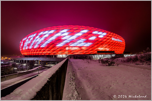 Allianz Arena leuchtet mit 